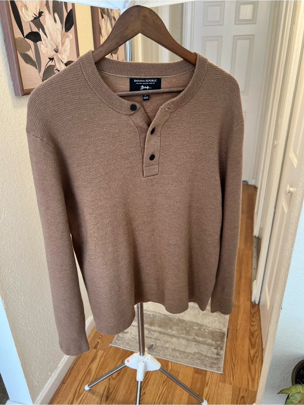 Banana Republic Men's Tan Button-Placket Henley Sweater